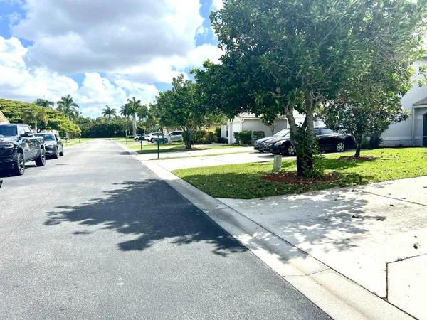 $3,500 | 10614 Lake Shore Drive, Wellington, FL 33414