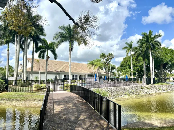 $3,500 | 10614 Lake Shore Drive, Wellington, FL 33414