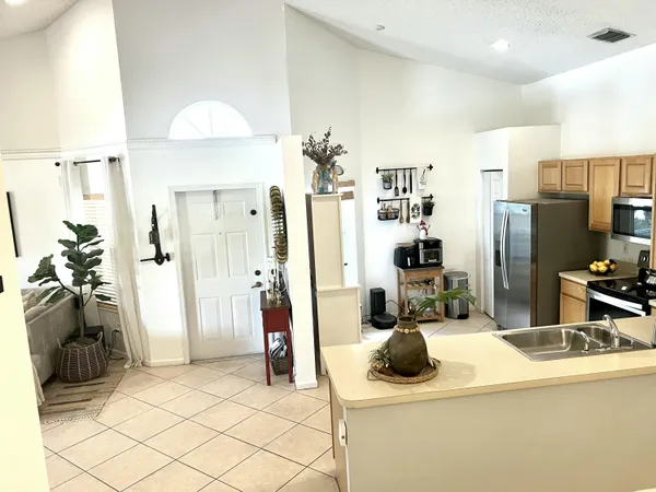 $3,500 | 10614 Lake Shore Drive, Wellington, FL 33414