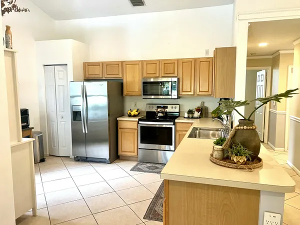 $3,500 | 10614 Lake Shore Drive, Wellington, FL 33414