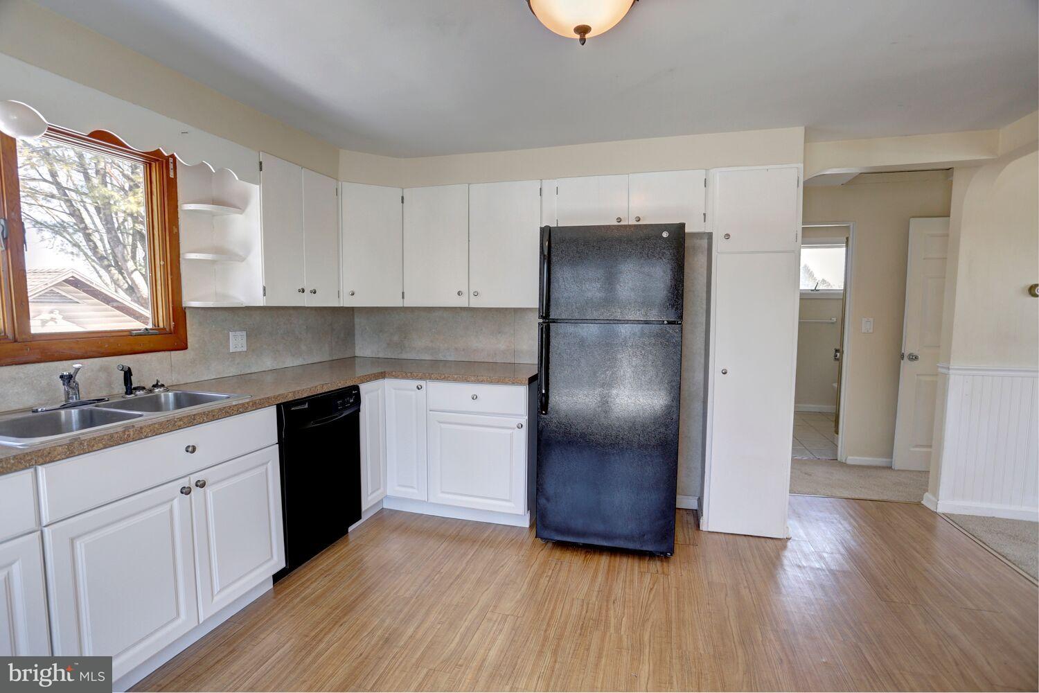 5990 Clover Road Harrisburg, PA 17112 - Photo 5 of 32 Kitchen