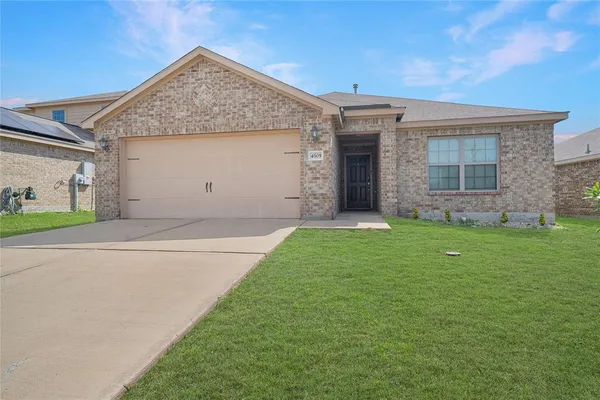 $1,800 | 4505 Mares Tail Drive, Forney, TX 75126