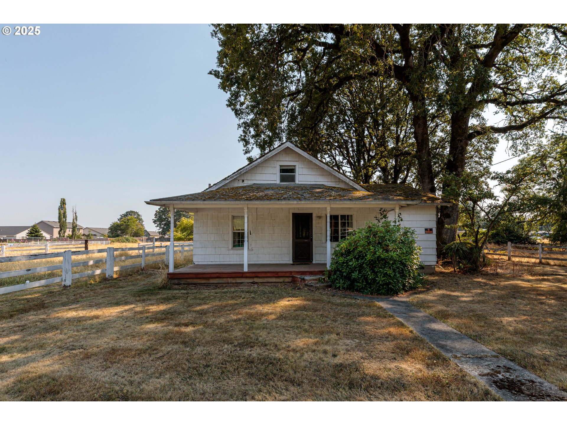 2675 Gable Road St. Helens, OR 97051 - Photo 5 of 10 a front view of a house with a garden