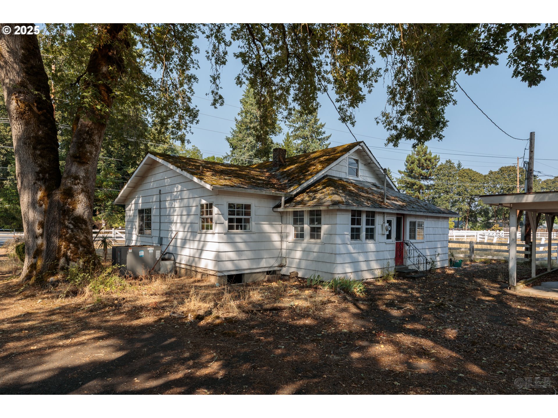 2675 Gable Road St. Helens, OR 97051 - Photo 6 of 10 a front view of a house with a yard