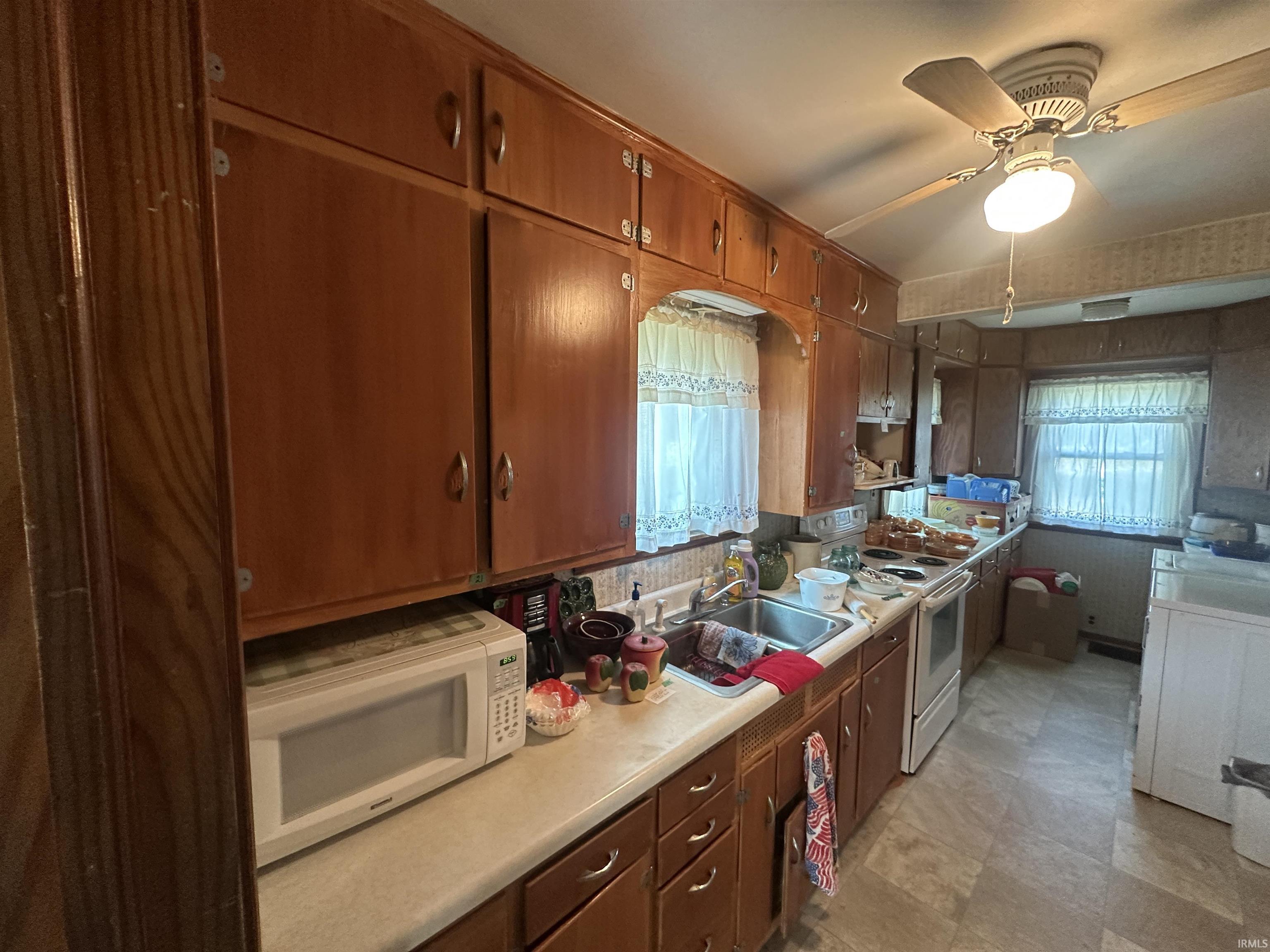 1227 Master Drive Decatur, IN 46733 - Photo 7 of 12