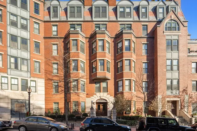 $1,200,000 | 75 Clarendon Street, Unit 201, Boston, MA 02116