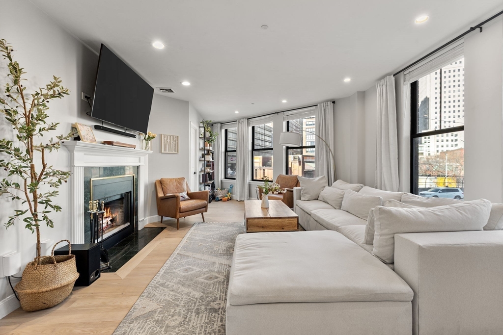 75 Clarendon Street, Unit 201 Boston, MA 02116 - Photo 3 of 17