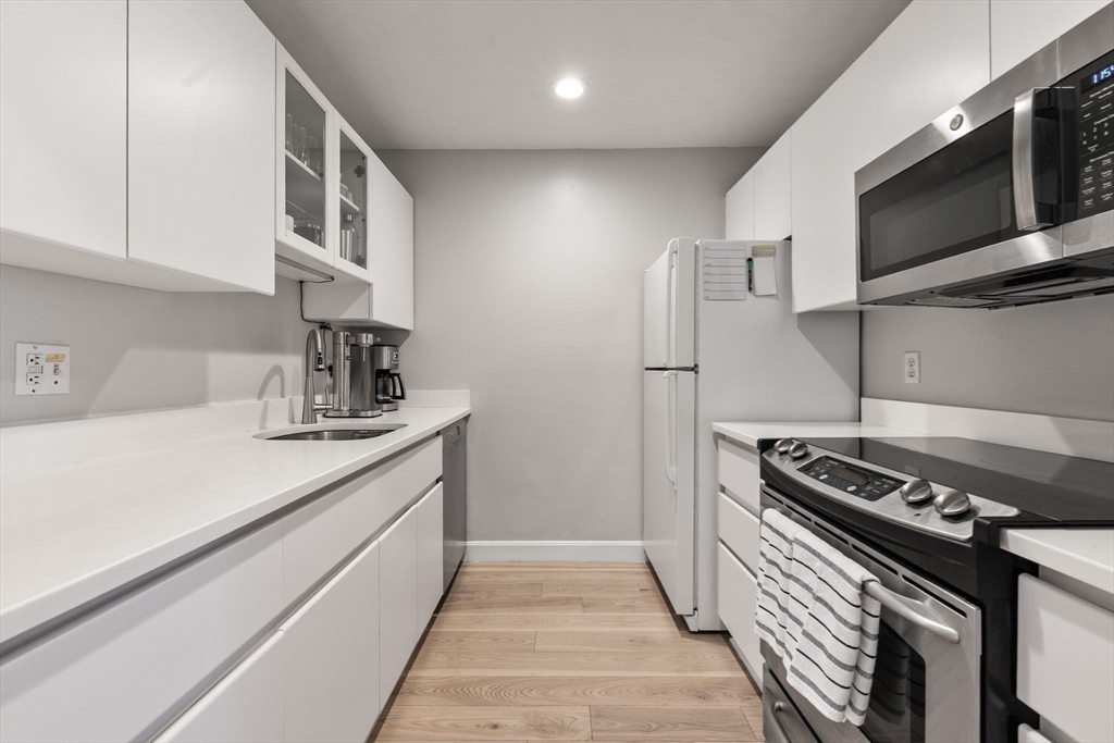 75 Clarendon Street, Unit 201 Boston, MA 02116 - Photo 6 of 17