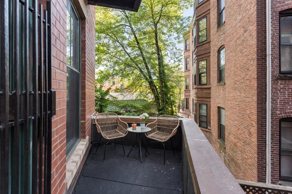 75 Clarendon Street, Unit 201 Boston, MA 02116 - Photo 9 of 12