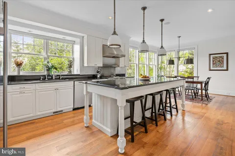 a view of a livingroom and dining room