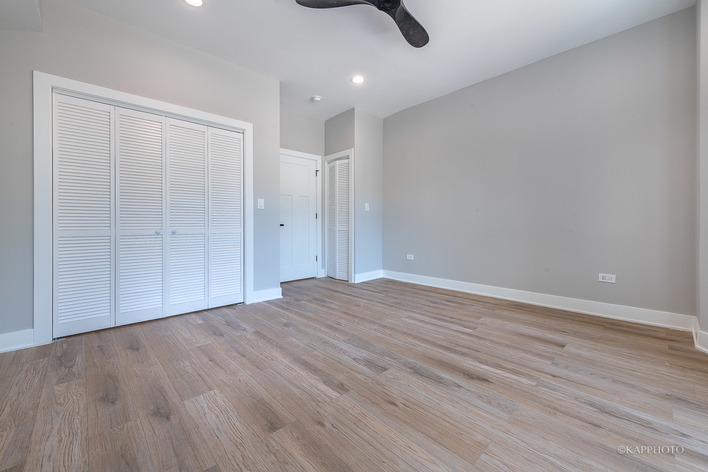 4152 South Prairie Avenue, Unit 1 Chicago, IL 60653 - Photo 13 of 27 a view of an empty room with wooden floor