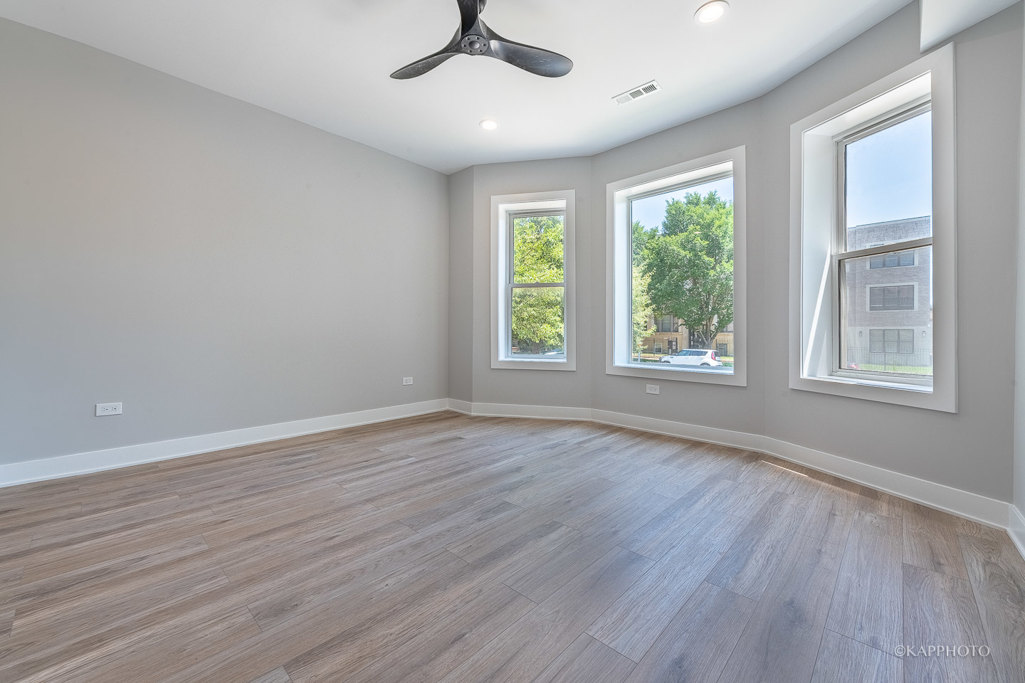 4152 South Prairie Avenue, Unit 1 Chicago, IL 60653 - Photo 14 of 27 a view of an empty room with wooden floor and a window