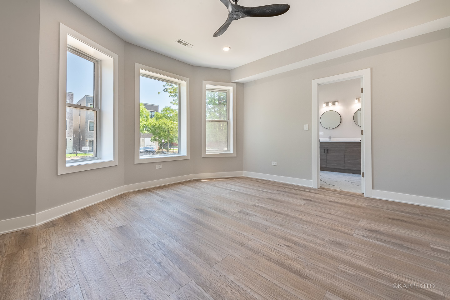 4152 South Prairie Avenue, Unit 1 Chicago, IL 60653 - Photo 10 of 27 an empty room with wooden floor and windows