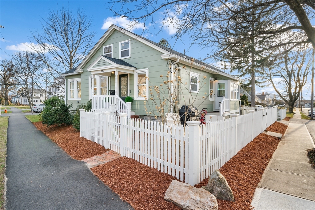 217 Waverley Road, Unit 217 North Andover, MA 01845 - Photo 1 of 29 Gallery Image 1