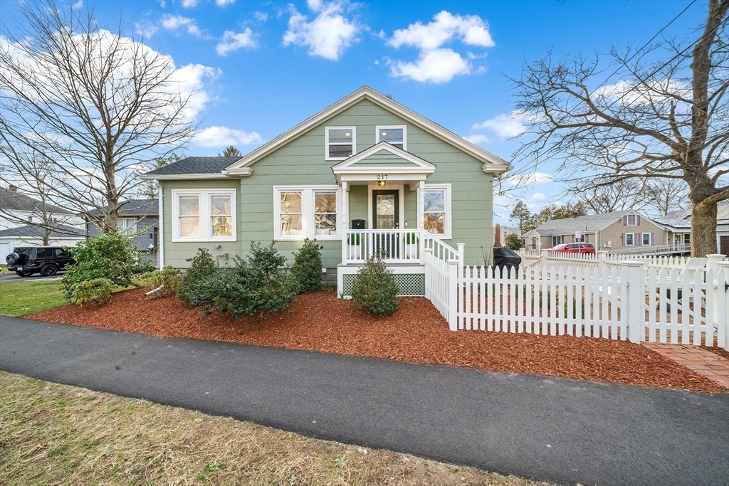 217 Waverley Road, Unit 217 North Andover, MA 01845 - Photo 3 of 29 Gallery Image 3