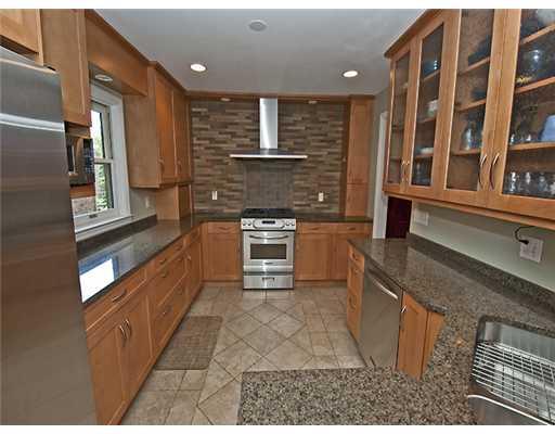 718 Delafield Road Fox Chapel, PA 15215 - Photo 5 of 18 Kitchen.