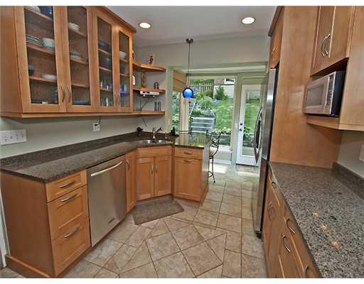718 Delafield Road Fox Chapel, PA 15215 - Photo 6 of 18 Kitchen.