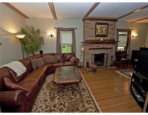 718 Delafield Road Fox Chapel, PA 15215 - Photo 7 of 18 Living Room.