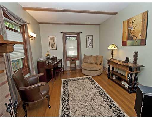 718 Delafield Road Fox Chapel, PA 15215 - Photo 8 of 18 Living Room.