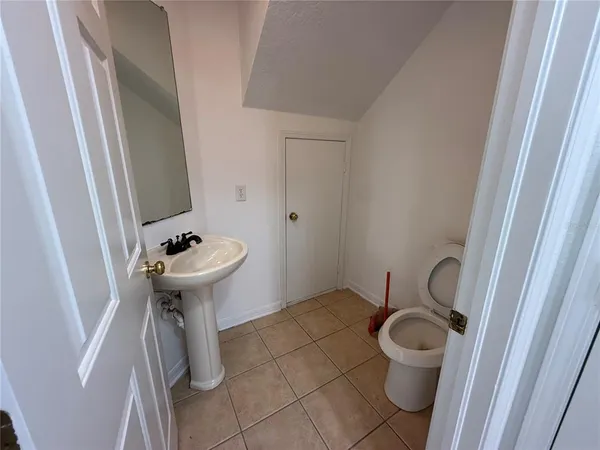 $1,850 | 201 Drawbridge Lane, Valrico, FL 33594