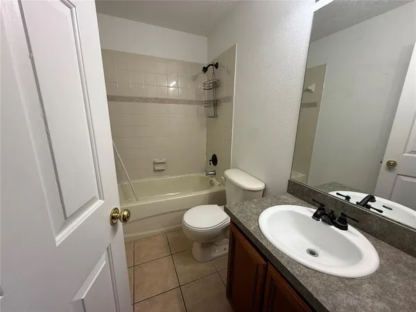 $1,850 | 201 Drawbridge Lane, Valrico, FL 33594
