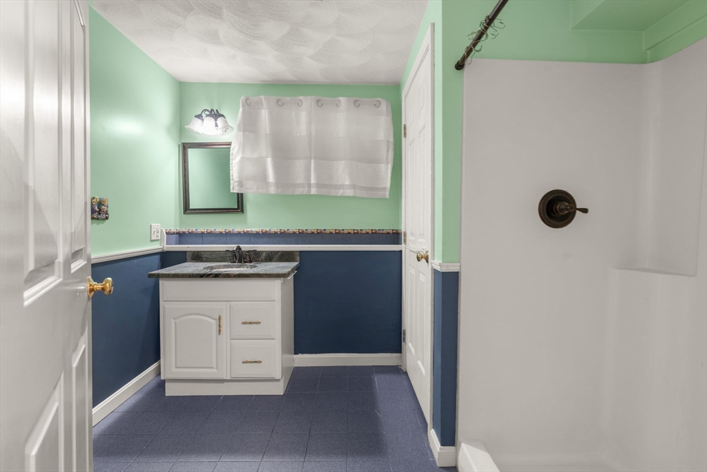 8 McDonald Road Wilmington, MA 01887 - Photo 32 of 40