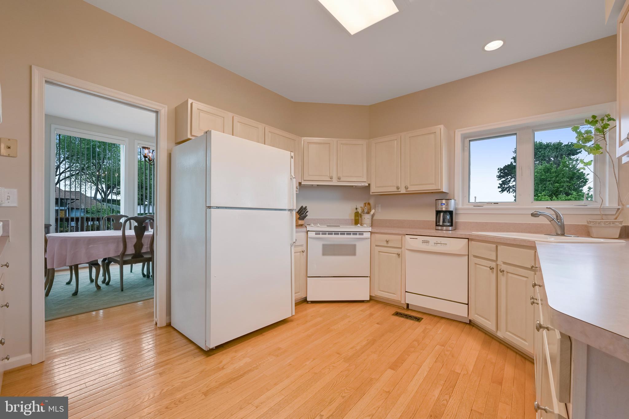 1100 Paca Drive Edgewater, MD 21037 - Photo 38 of 60 Electric range with another oven