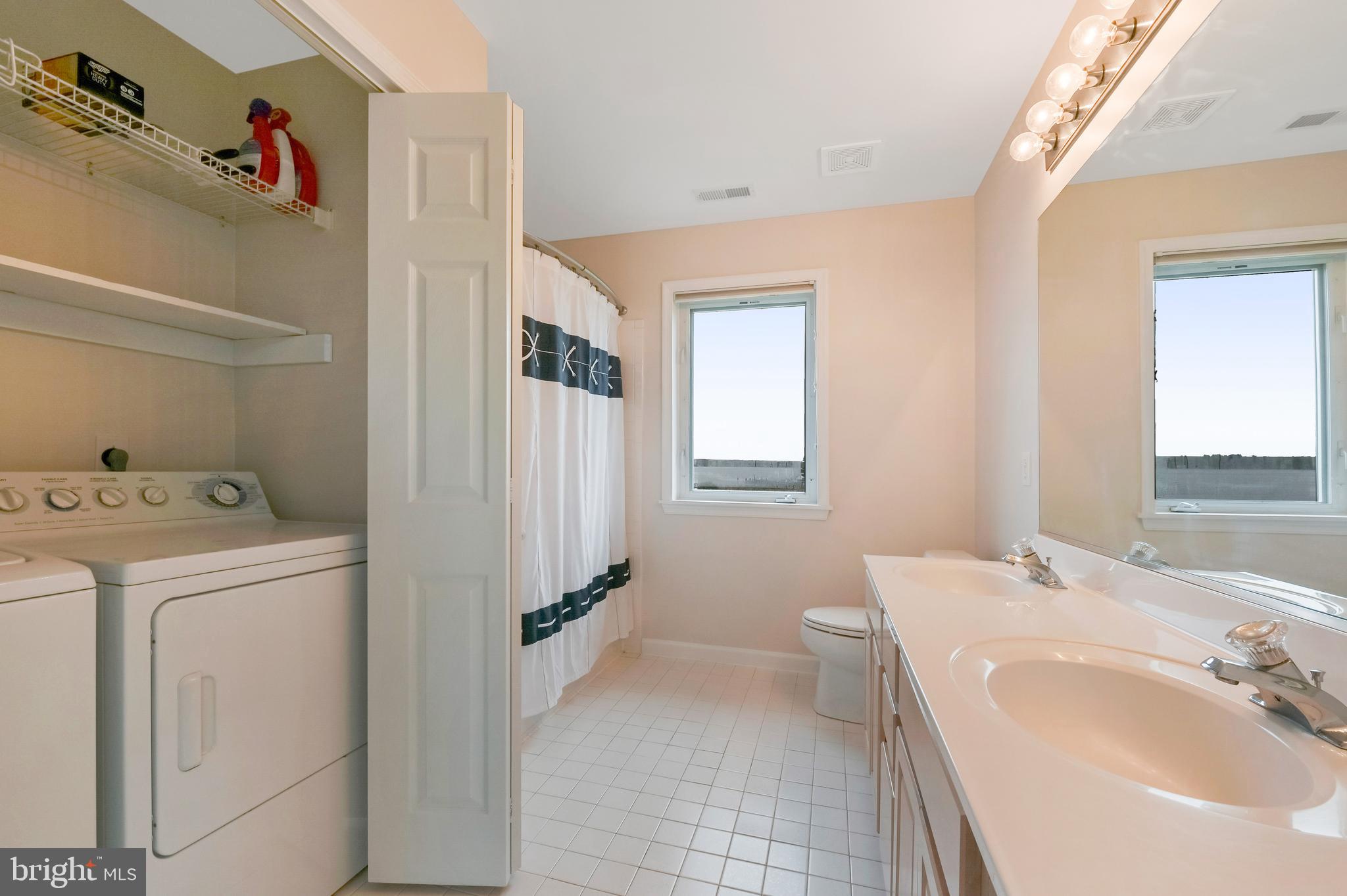 1100 Paca Drive Edgewater, MD 21037 - Photo 52 of 60 Second story full bath with laundry closet