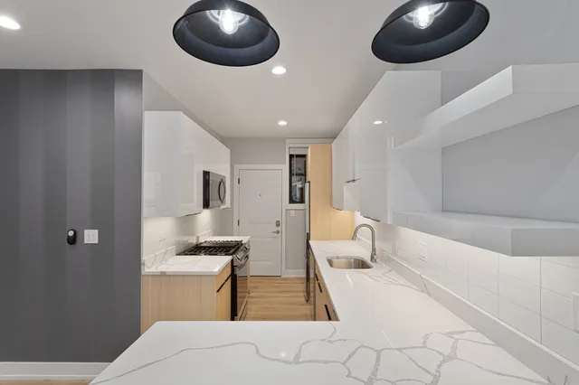 $1,582 | 7736 North Eastlake Terrace, Unit 3W, Chicago, IL 60626