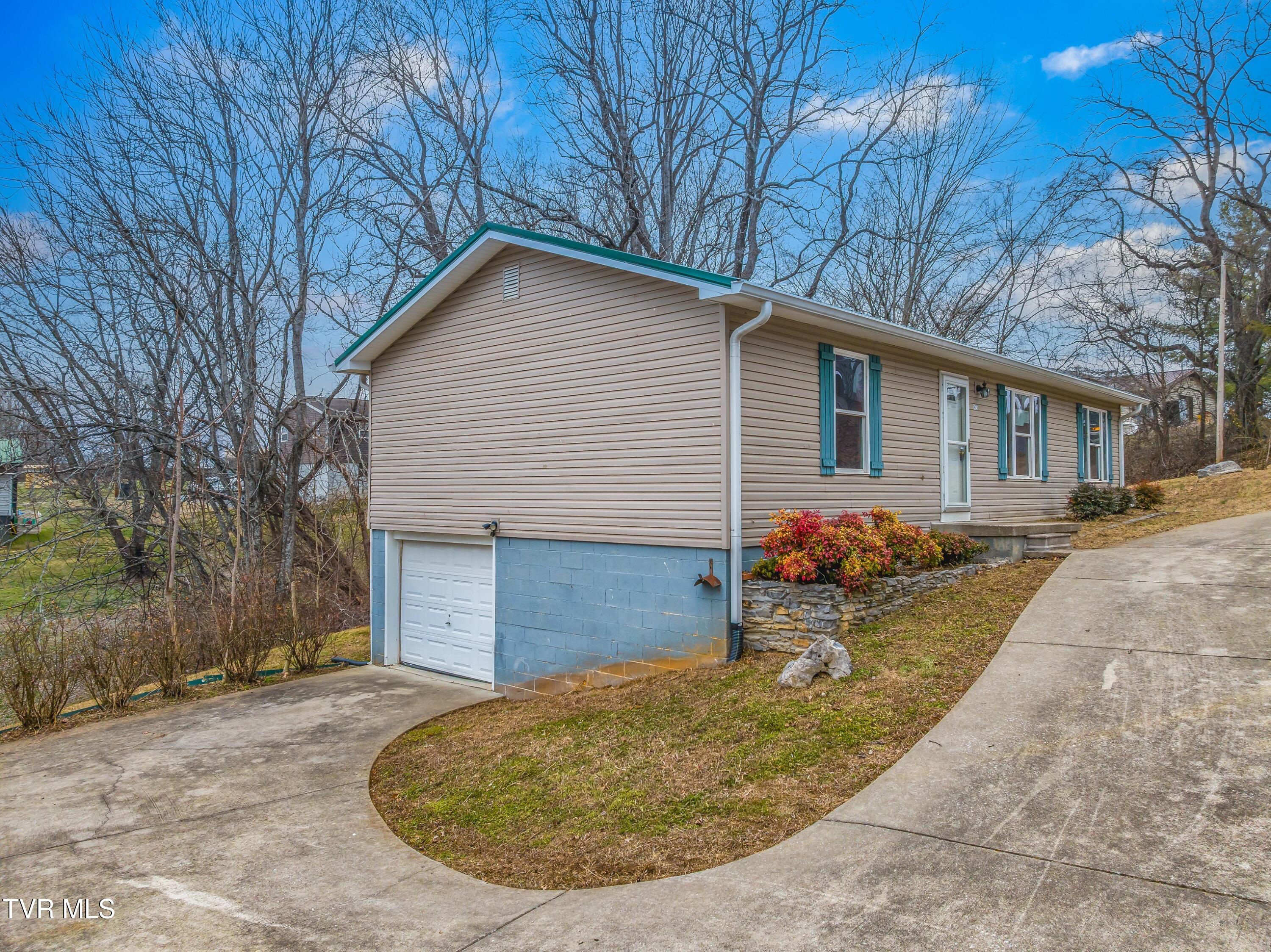 1423 Guinn Road Talbott, TN 37877 - Photo 2 of 24 003-1423GuinnRoad-Talbott-TN-37877-SMALL