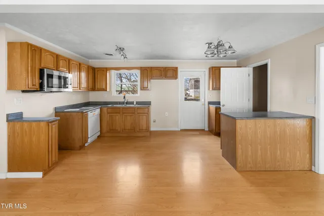 $215,000 | 1423 Guinn Road, Talbott, TN 37877