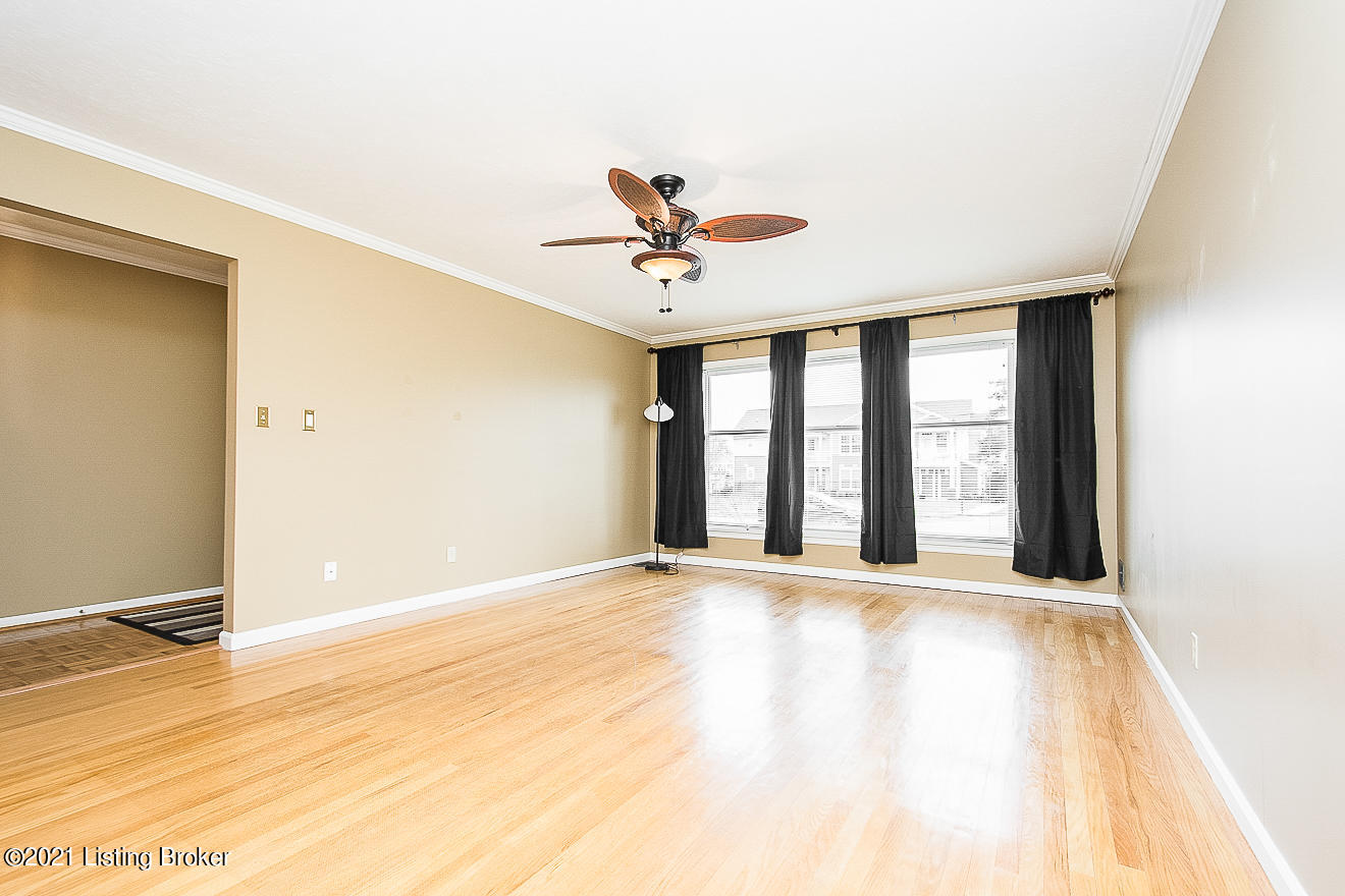 9117 Blowing Tree Road Louisville, KY 40220 - Photo 5 of 39 Vaulted Living Room