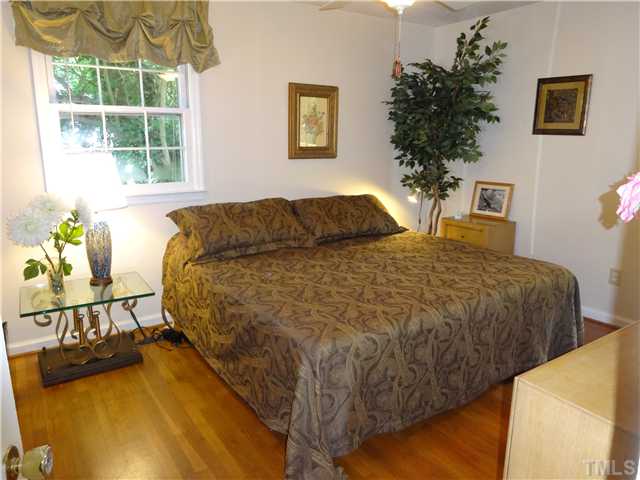 437 Ridgefield Road Chapel Hill, NC 27517 - Photo 8 of 17 Gallery Image 8