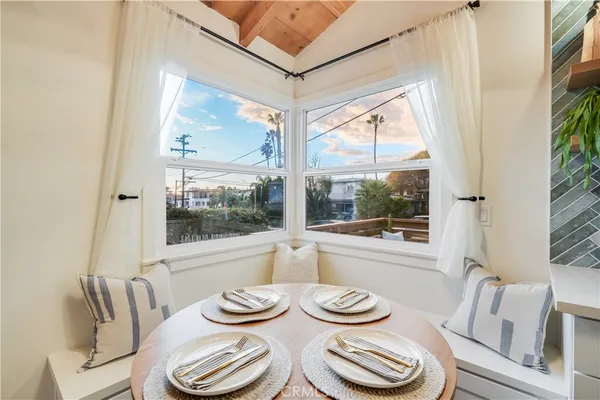 $7,975 | 325 West Avenida Palizada, San Clemente, CA 92672