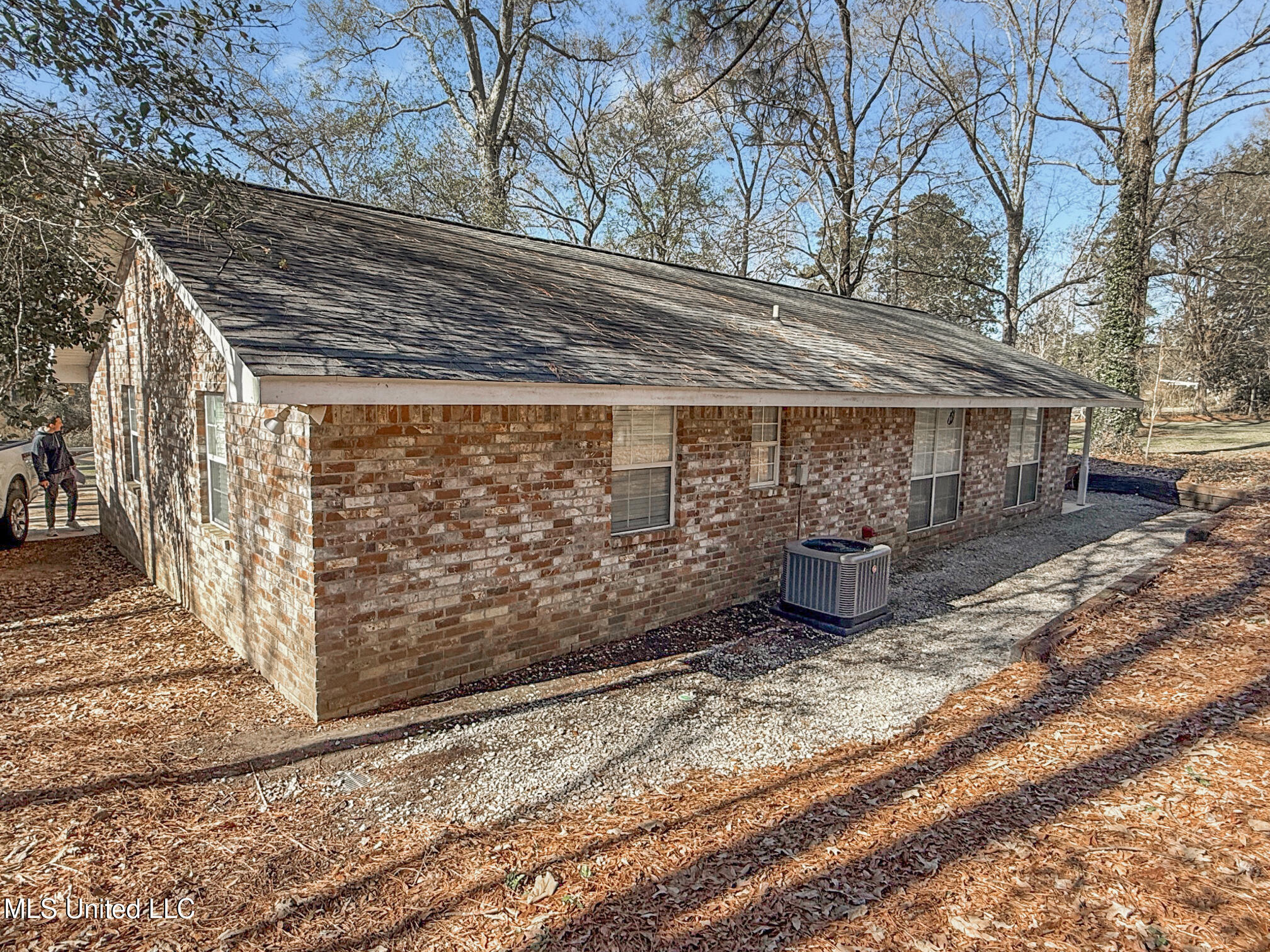 1019 Busy Lane Summit, MS 39666 - Photo 18 of 40 IMG_2850