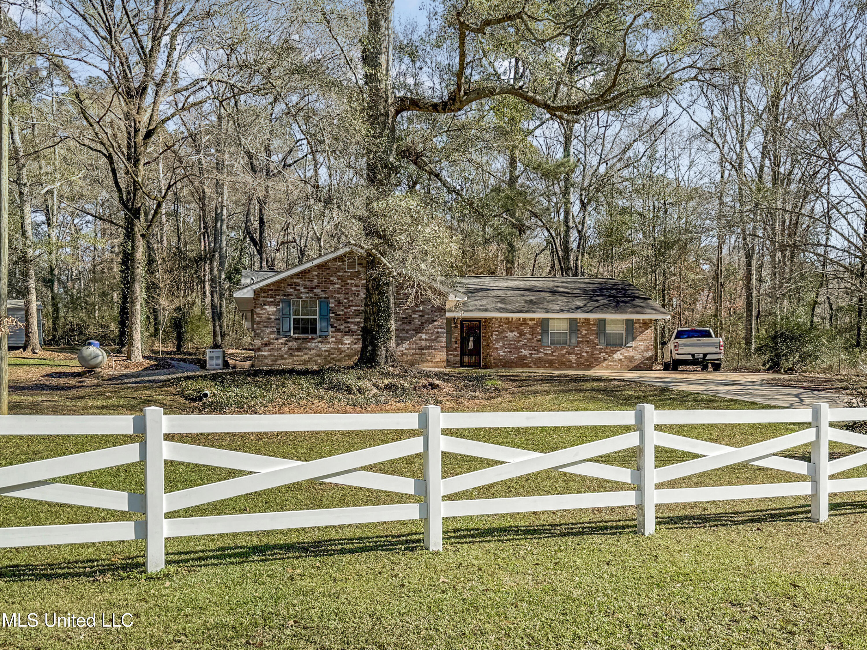 1019 Busy Lane Summit, MS 39666 - Photo 5 of 40 IMG_2834
