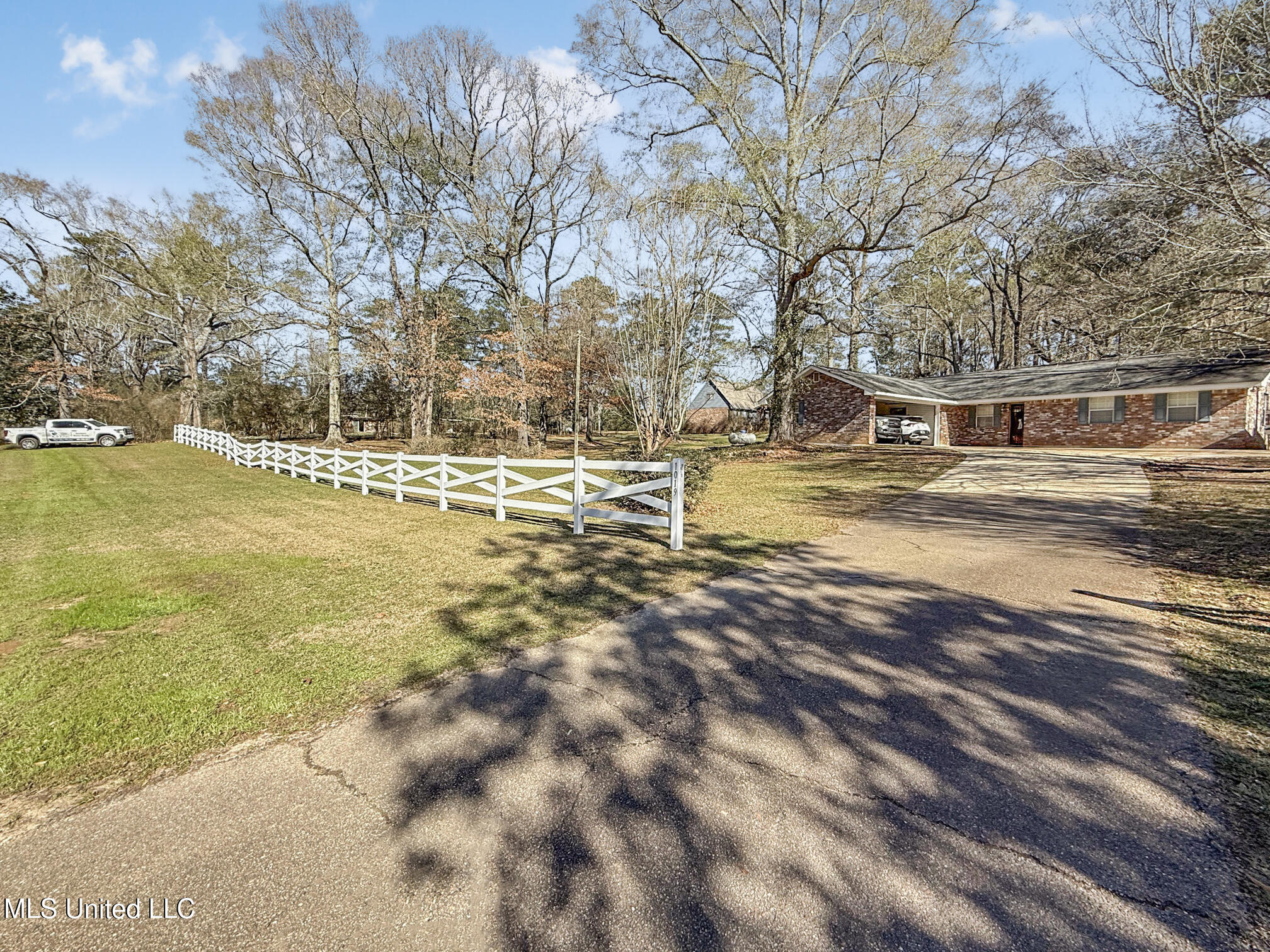 1019 Busy Lane Summit, MS 39666 - Photo 7 of 40 IMG_2838