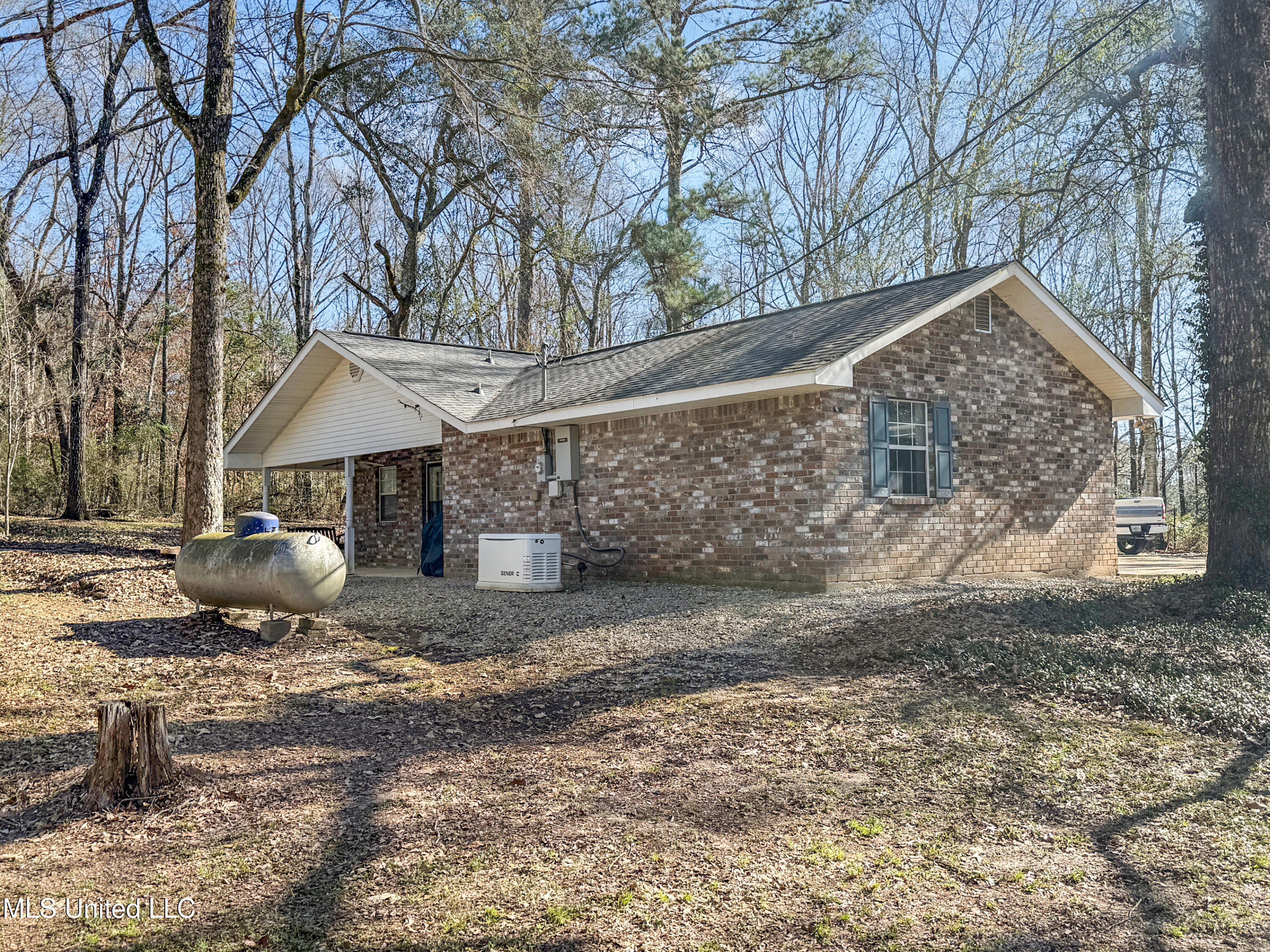 1019 Busy Lane Summit, MS 39666 - Photo 9 of 40 IMG_2841