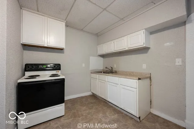 $999 | 240 North Beville Avenue, Indianapolis, IN 46201