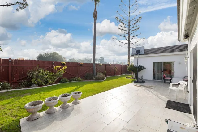 a view of a backyard with sitting area and garden