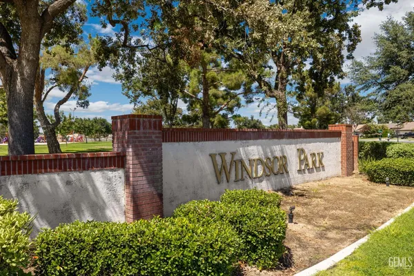 a view of yard with grass and trees