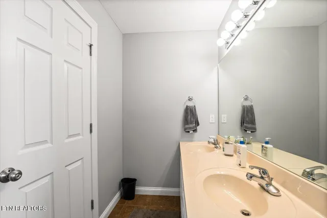 $839,000 | 163 North Deer Vlg Lane, La Follette, TN 37766