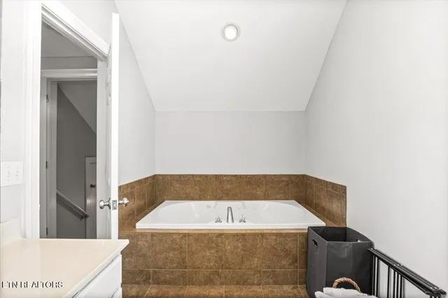 $839,000 | 163 North Deer Vlg Lane, La Follette, TN 37766