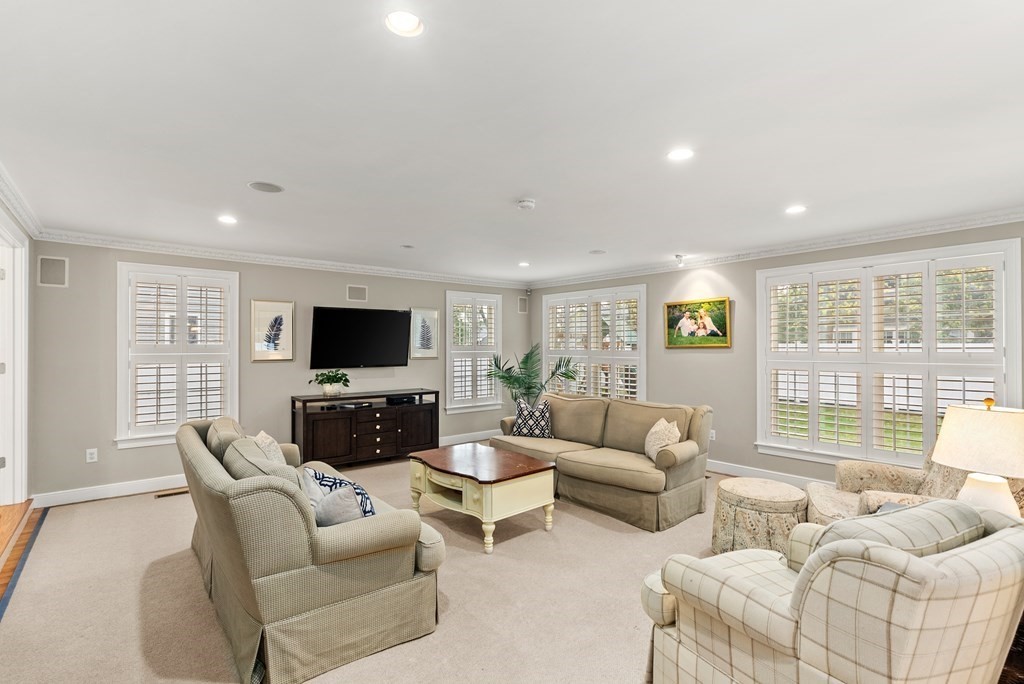 48 Shirley Road Wellesley, MA 02482 - Photo 4 of 33