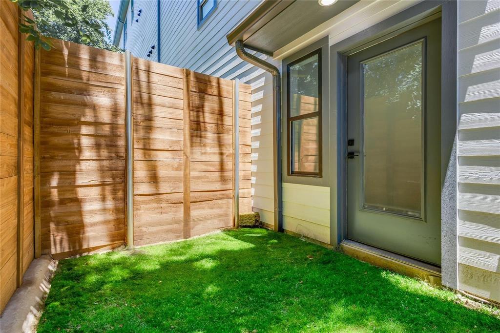 2011 Kirby Street, Unit 106 Dallas, TX 75204 - Photo 3 of 32 View of yard