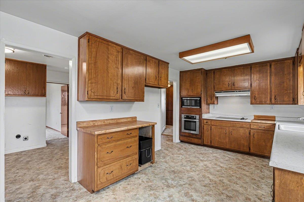 2679 Lobo Avenue Merced, CA 95348 - Photo 28 of 88 a kitchen with stainless steel appliances granite countertop a refrigerator stove and sink