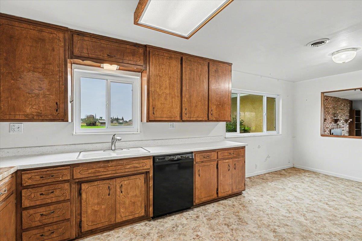 2679 Lobo Avenue Merced, CA 95348 - Photo 32 of 88 Kitchen