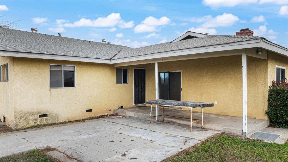 2679 Lobo Avenue Merced, CA 95348 - Photo 60 of 88 Backyard Patio