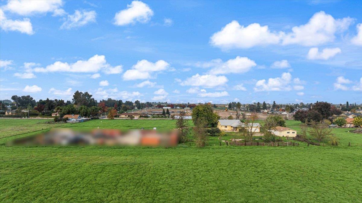 2679 Lobo Avenue Merced, CA 95348 - Photo 77 of 88 a view of a lake with houses in back