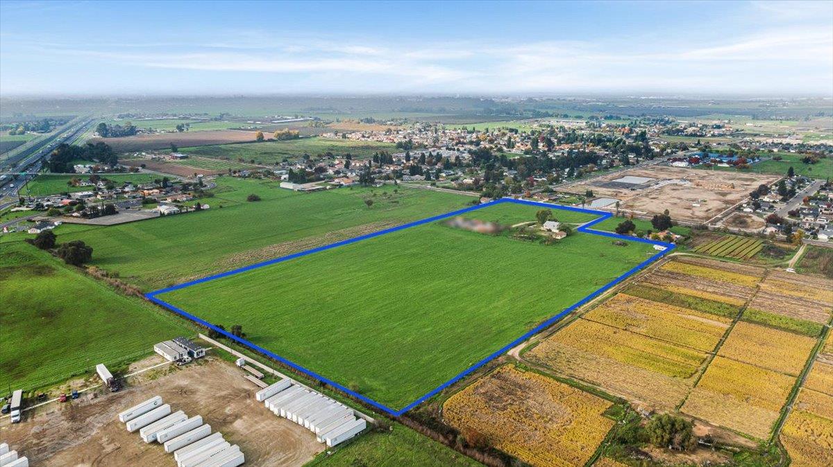 2679 Lobo Avenue Merced, CA 95348 - Photo 78 of 88 an aerial view of a football ground